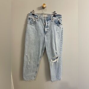 CURVE LOVE Light wash Ripped Jeans !!